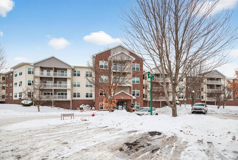 2231 Penn Pl #124, North Saint Paul, MN 55109