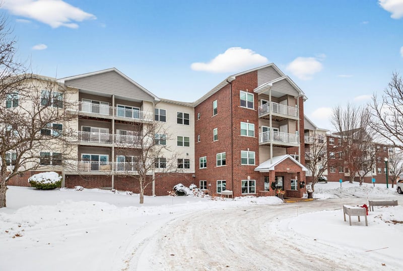 2231 Penn Pl #124, North Saint Paul, MN 55109