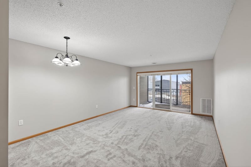 2231 Penn Pl #124, North Saint Paul, MN 55109