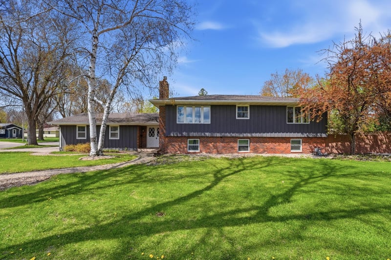 900 13th Ave SW, Willmar, MN 56201