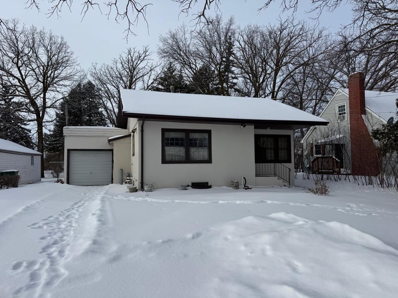 109 5th Ave SE, Roseau, MN 56751