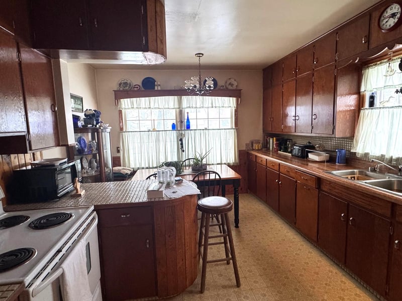 109 5th Ave SE, Roseau, MN 56751