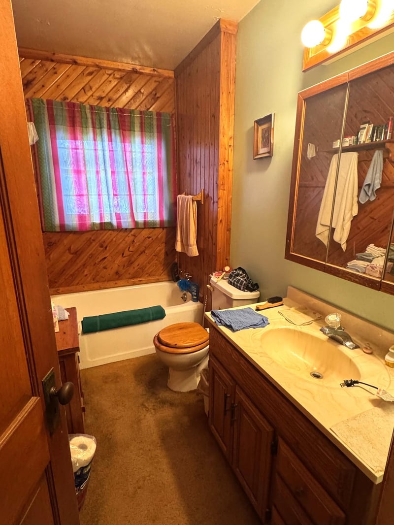 109 5th Ave SE, Roseau, MN 56751