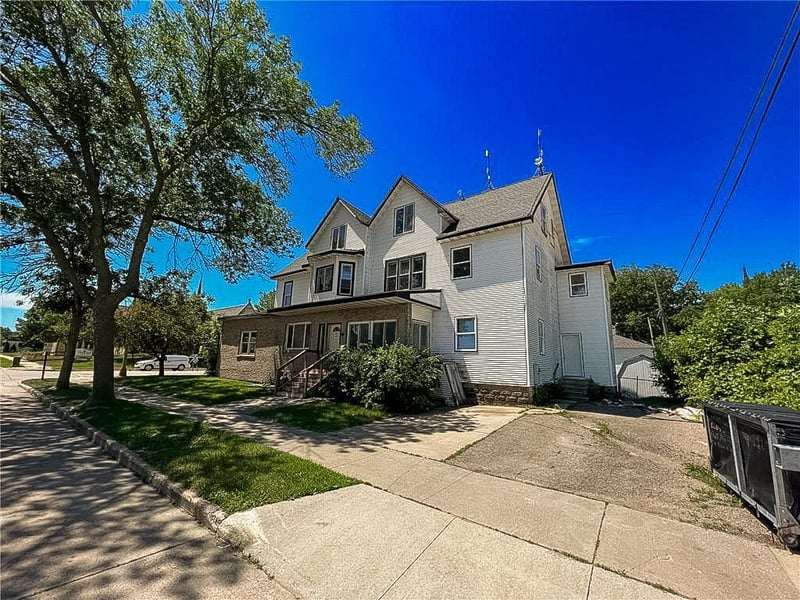 403 2nd St, Austin, MN 55912