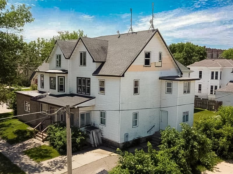 403 2nd St, Austin, MN 55912