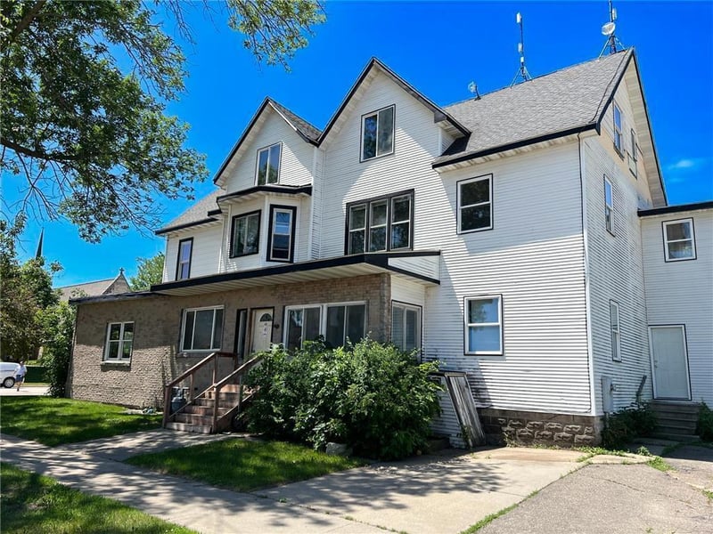 403 2nd St NW, Austin, MN 55912