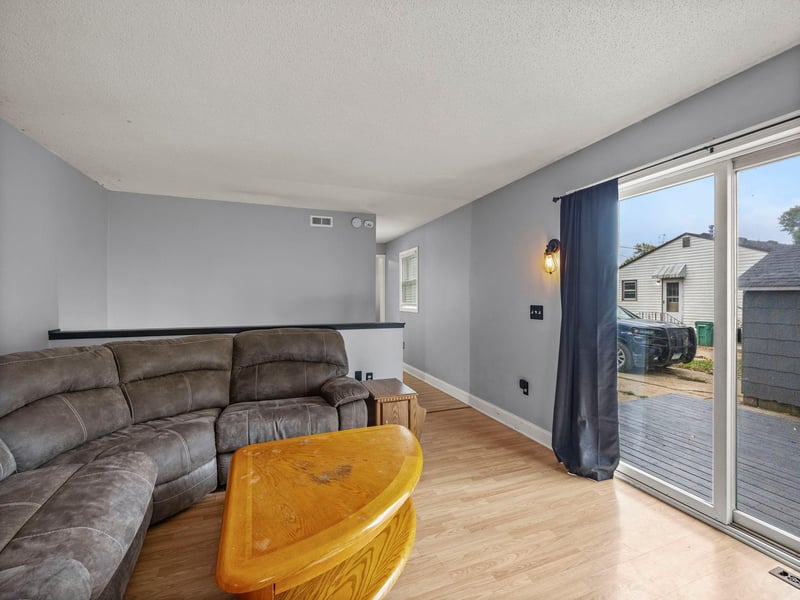 406 5th St NW, Montgomery, MN 56069
