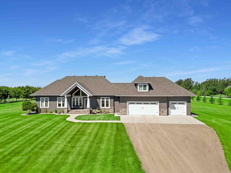 7179 37th St N, Moorhead, MN 56560