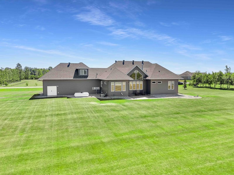 7179 37th St N, Moorhead, MN 56560