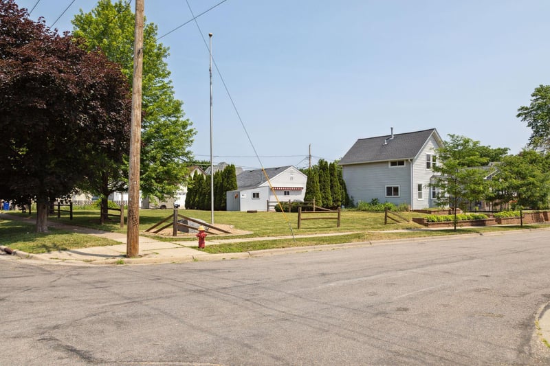 725 Watson Ave, Saint Paul, MN 55102