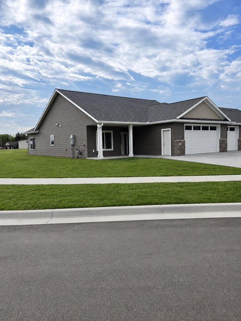 803 3rd Ave NW, Pine Island, MN 55963