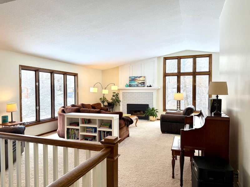 36 Deer Hills Dr, North Oaks, MN 55127
