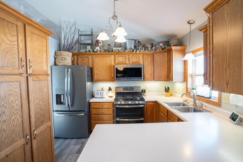 210 8th Ave NW, Plainview, MN 55964