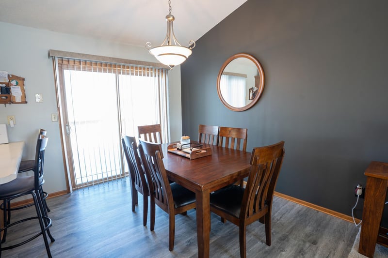 210 8th Ave NW, Plainview, MN 55964