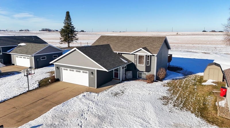 210 8th Ave NW, Plainview, MN 55964