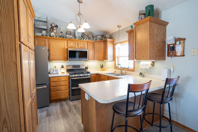 210 8th Ave NW, Plainview, MN 55964