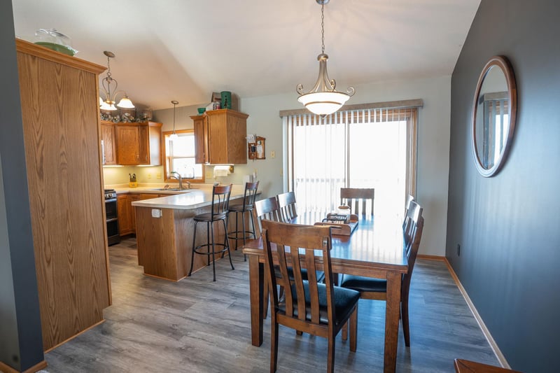 210 8th Ave NW, Plainview, MN 55964
