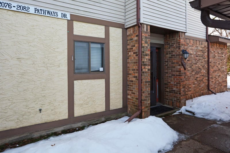 2076 Pathways Dr #1, Saint Paul, MN 55119