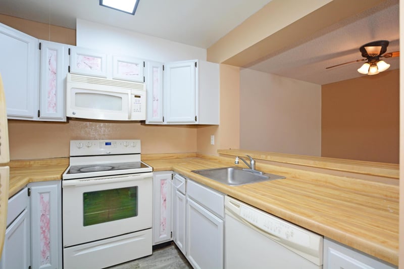 2076 Pathways Dr #1, Saint Paul, MN 55119