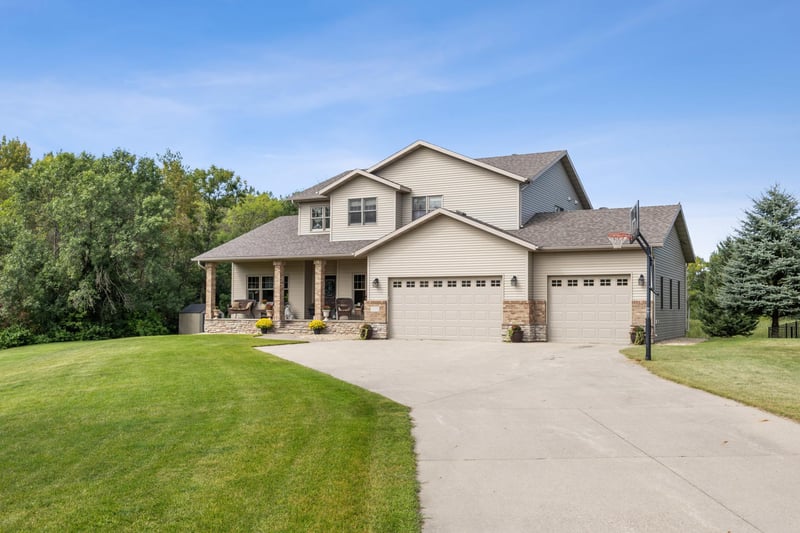 2103 Westgate Dr, Hawley, MN 56549