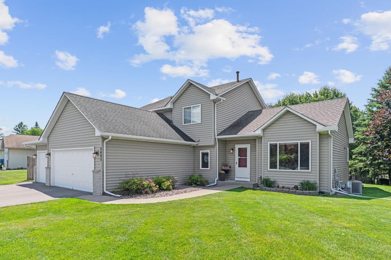 5695 Yucca Ln N, Plymouth, MN 55446