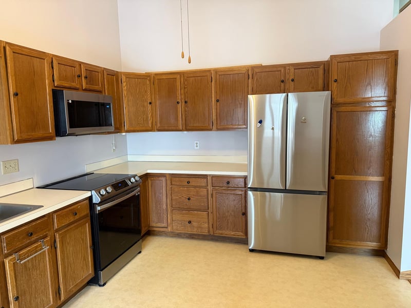 565 Skillman Ave E, Maplewood, MN 55117