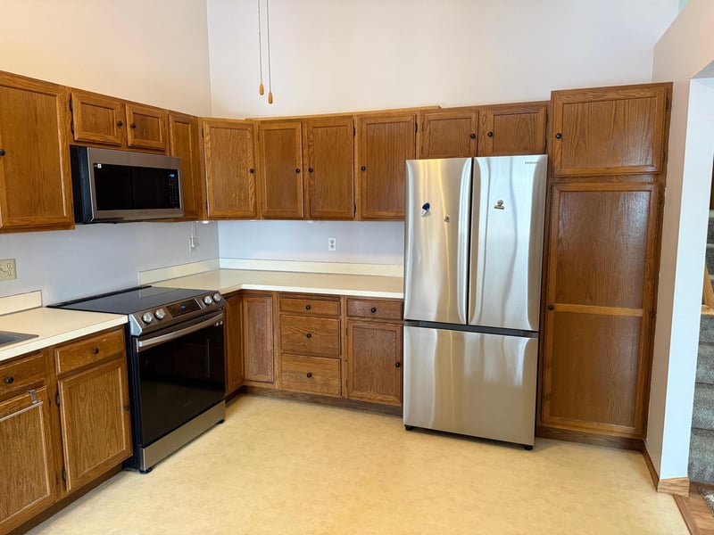 565 Skillman Ave E, Maplewood, MN 55117