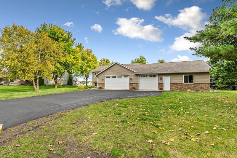 95 Evergreen Ct, Madison Lake, MN 56063
