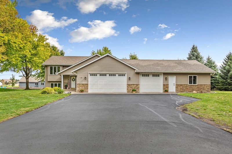 95 Evergreen Ct, Madison Lake, MN 56063