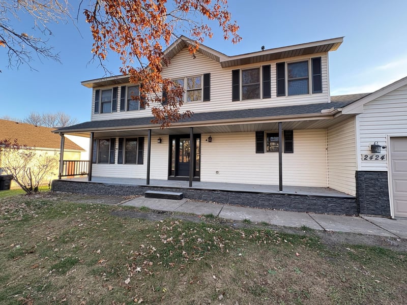 2424 Briar Oakes Blvd, Monticello, MN 55362