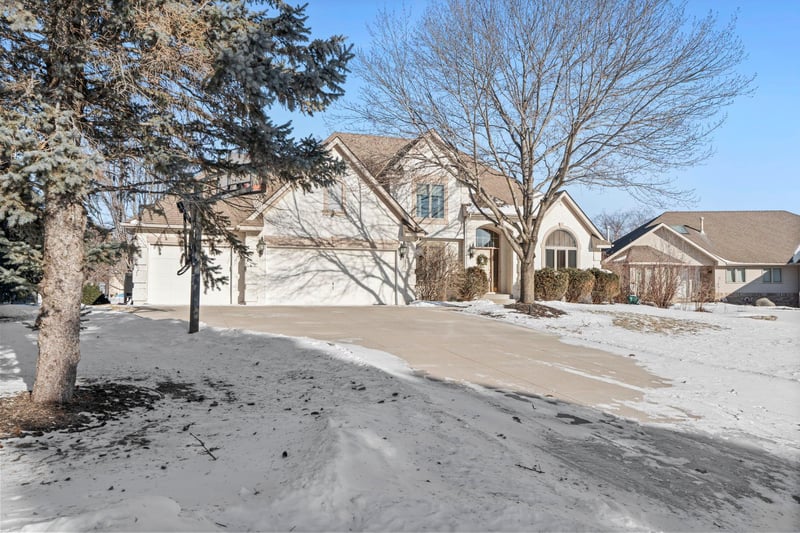 2530 Wexford Ct, New Brighton, MN 55112