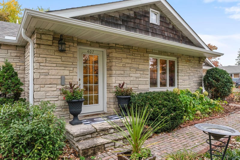 407 Turners Crossroad N, Golden Valley, MN 55422