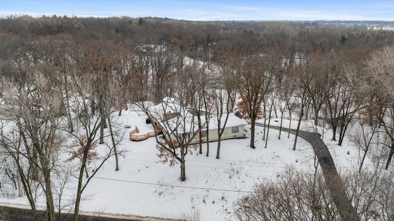 21 N Oaks Rd, North Oaks, MN 55127