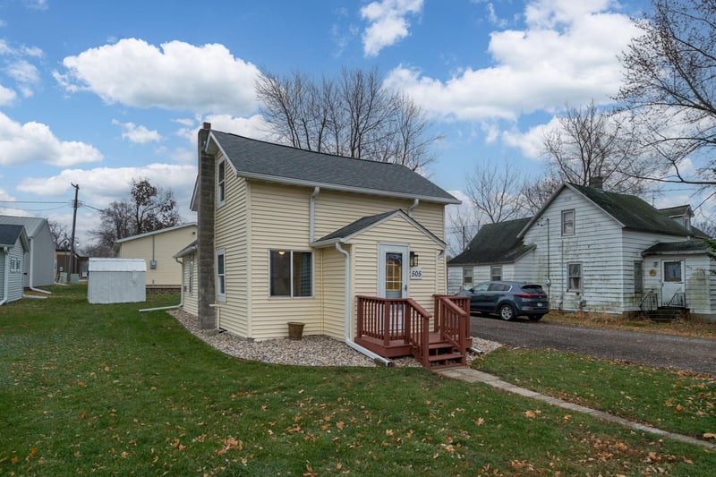 505 7th St, Madison Lake, MN 56063