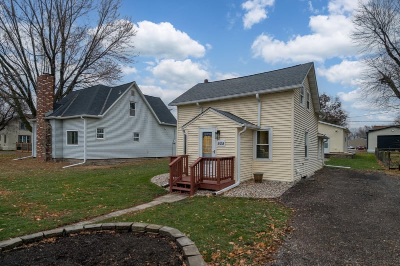 505 7th St, Madison Lake, MN 56063