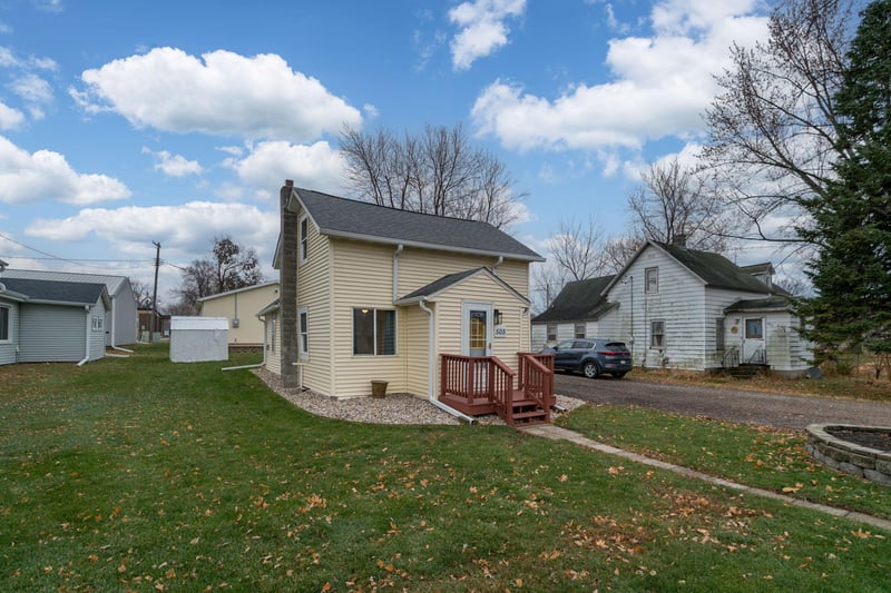 505 7th St, Madison Lake, MN 56063