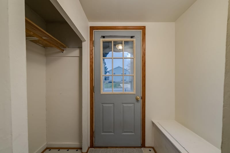 505 7th St, Madison Lake, MN 56063