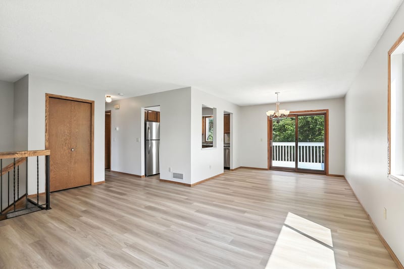 2515 Royals Dr, Hopkins, MN 55305