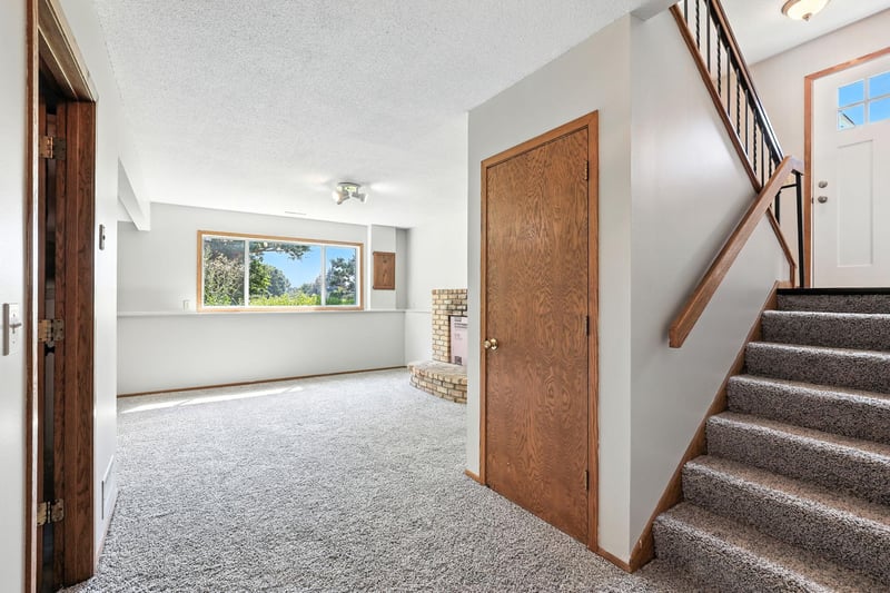 2515 Royals Dr, Hopkins, MN 55305