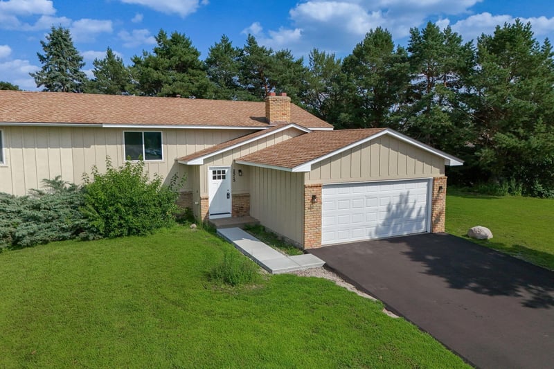 2515 Royals Dr, Hopkins, MN 55305