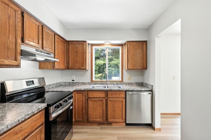 2515 Royals Dr, Hopkins, MN 55305