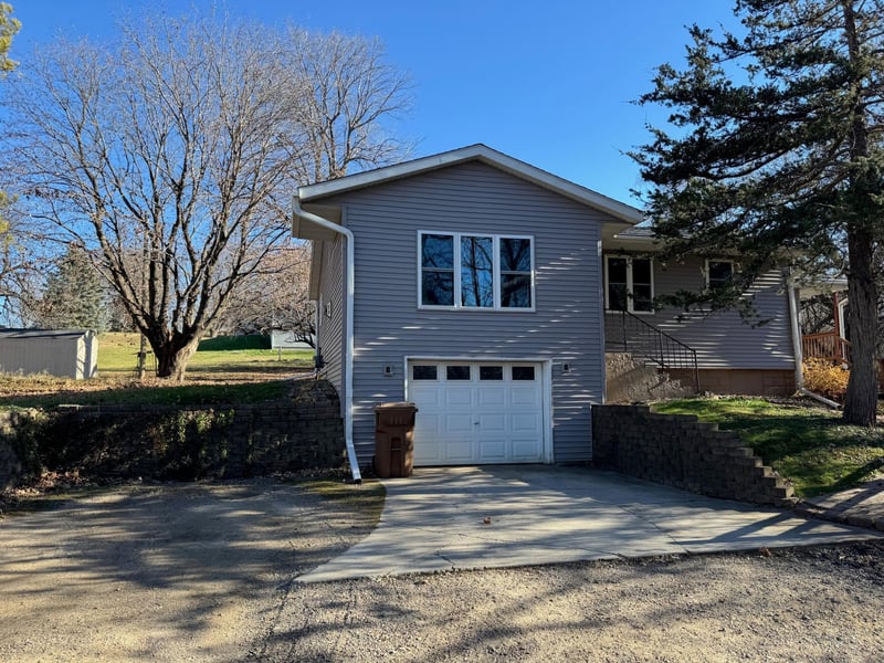 1508 Ridgeview Dr, Montevideo, MN 56265
