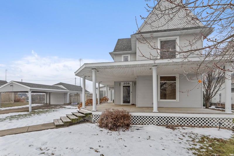 209 Oak St S, Mabel, MN 55954