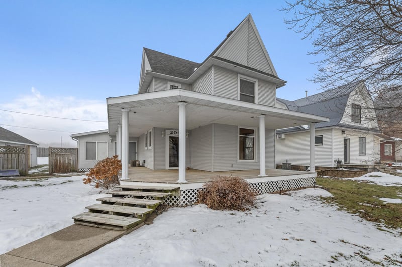 209 Oak St S, Mabel, MN 55954