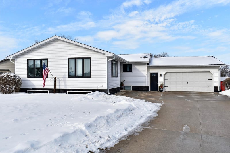 20 Cedar Ln, Lewiston, MN 55952