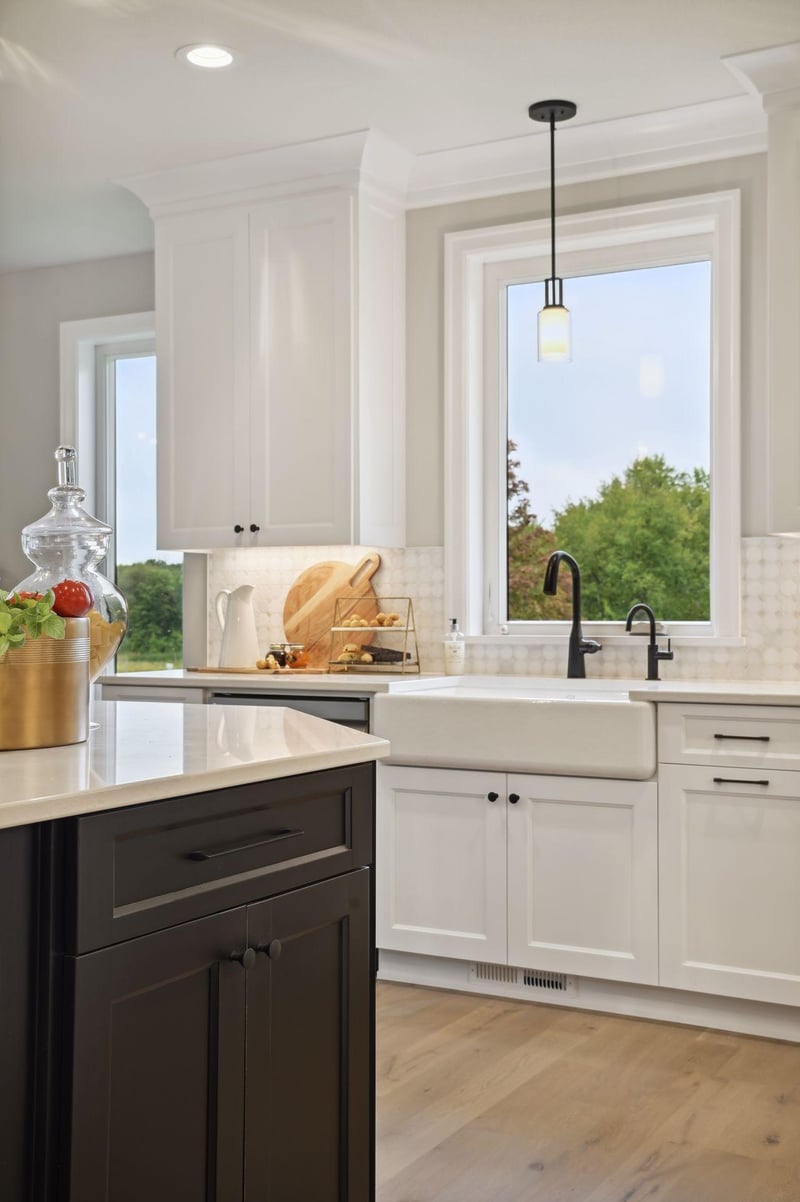 7 Pondview Trl, North Oaks, MN 55127