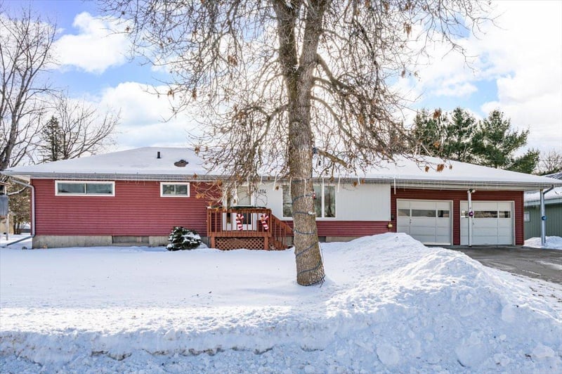 236 Wyandotte Rd, Hoyt Lakes, MN 55750