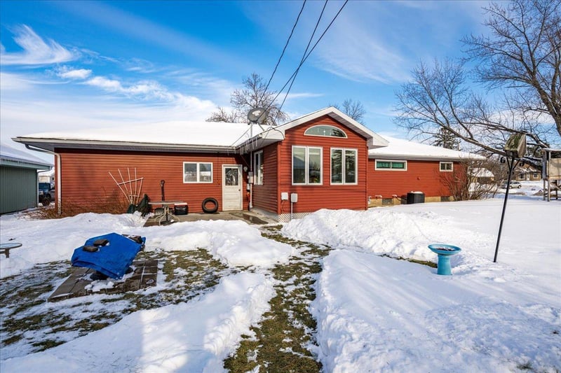 236 Wyandotte Rd, Hoyt Lakes, MN 55750