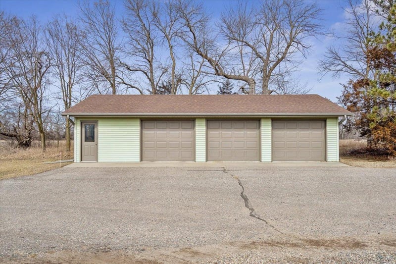 5365 92nd St SE, Clear Lake, MN 55319