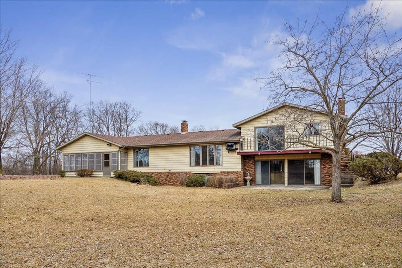 5365 92nd St SE, Clear Lake, MN 55319